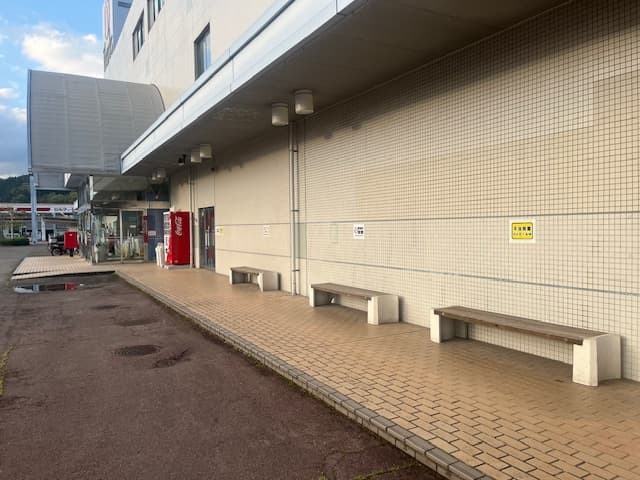 キッチンカーに利用可能な屋外スペース(店舗入り口から右)