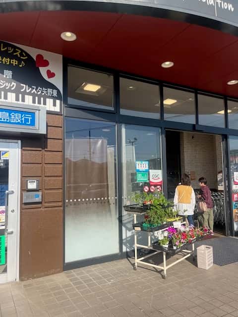 キッチンカーに利用可能な入り口 左スペース