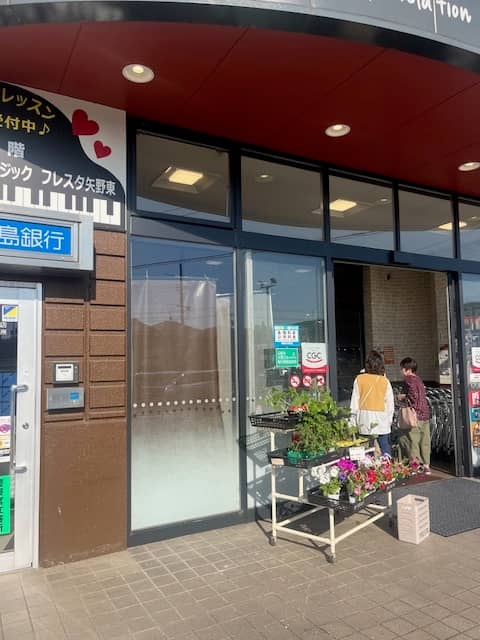 キッチンカーに利用可能な入り口 左スペース