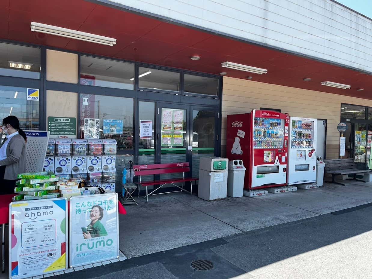 プロモーションイベントや物販イベントに利用可能な軒下スペース