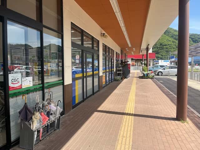 プロモーションイベント、物販に利用可能な軒下スペース