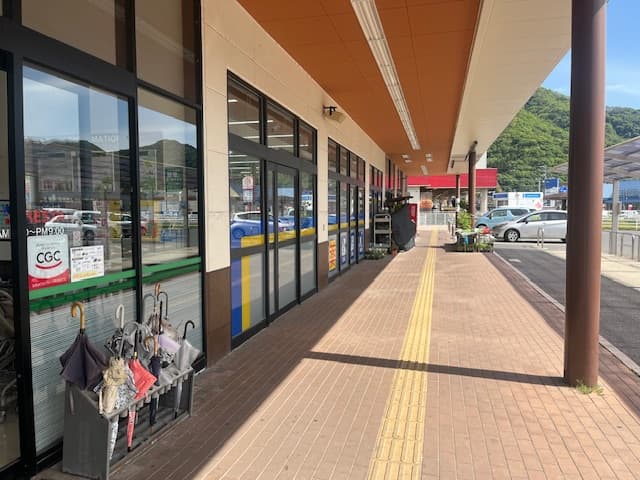 プロモーションイベント、物販に利用可能な軒下スペース