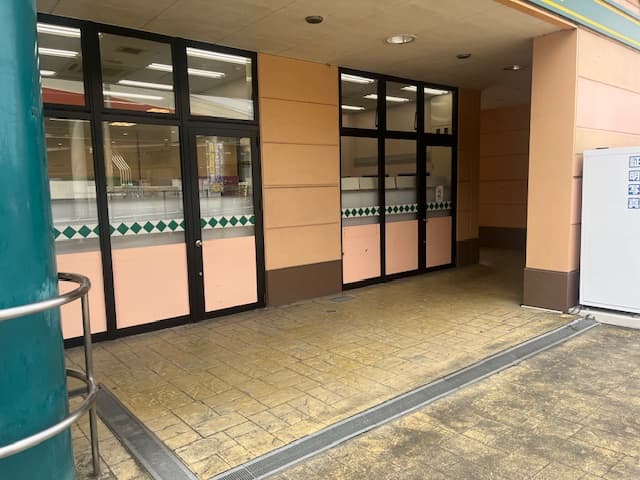 キッチンカーに利用可能な店頭軒下スペース