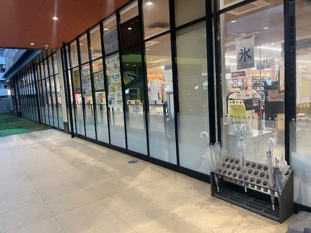 プロモーションイベントに利用可能な軒下スペース