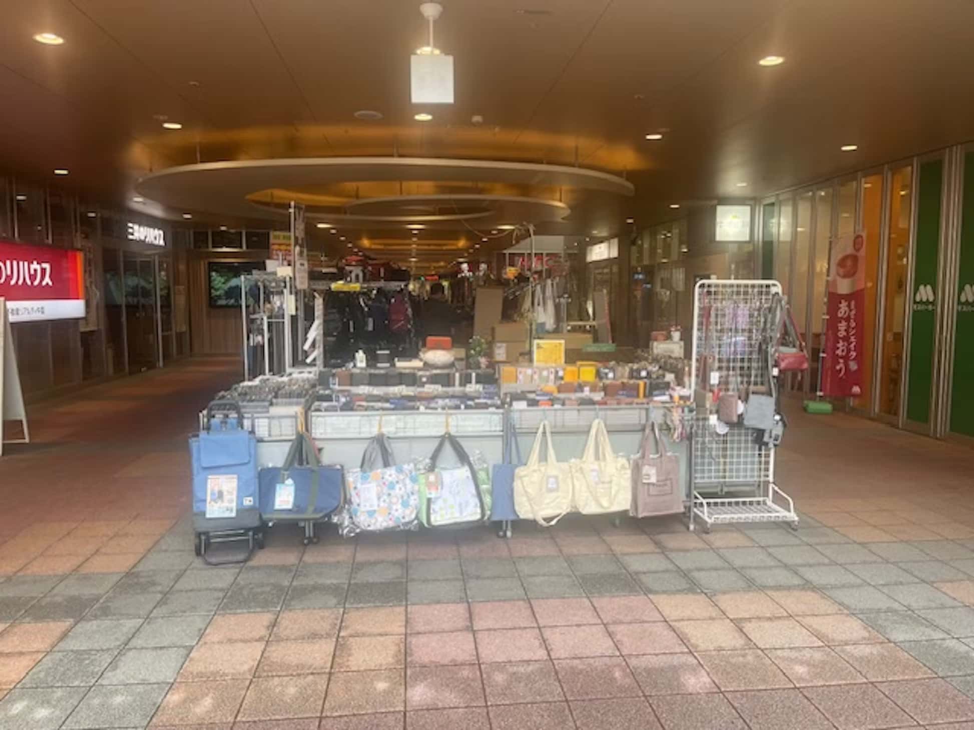 プロモーションや物販に最適なエントランススペース③