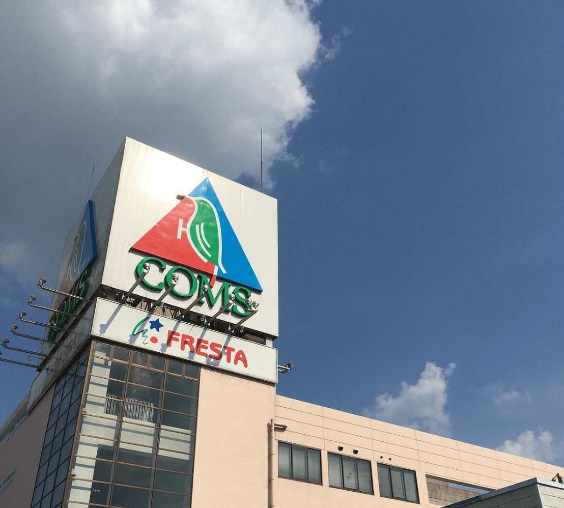 プロモーションイベント、物販に利用可能な正面入り口エントランスの半屋外スペース2