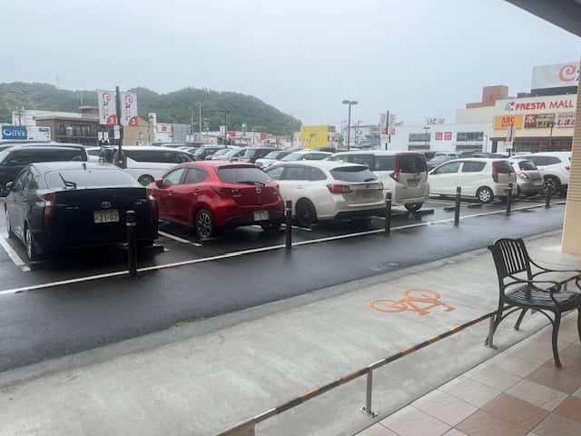 キッチンカー、プロモーションに利用可能な軒下スペース