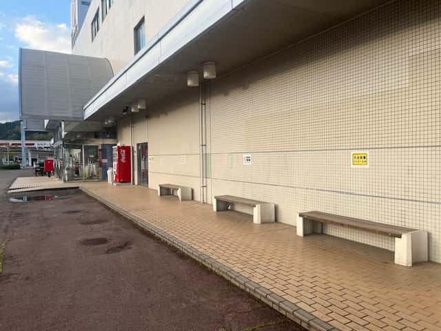 キッチンカーに利用可能な屋外スペース(店舗入り口から右)