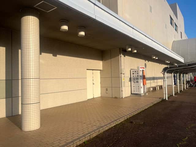 キッチンカーに利用可能な屋外スペース(店舗入り口から左)