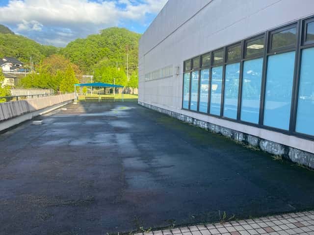 プロモーションイベント、物販に利用可能な正面入り口エントランスの屋外スペース